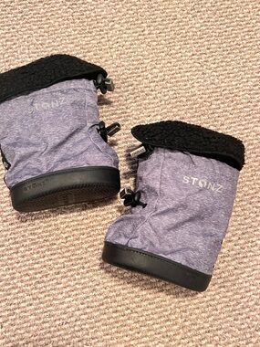 Stonz Heathered Lavender Waterproof Boots with Black Sherpa Cuff